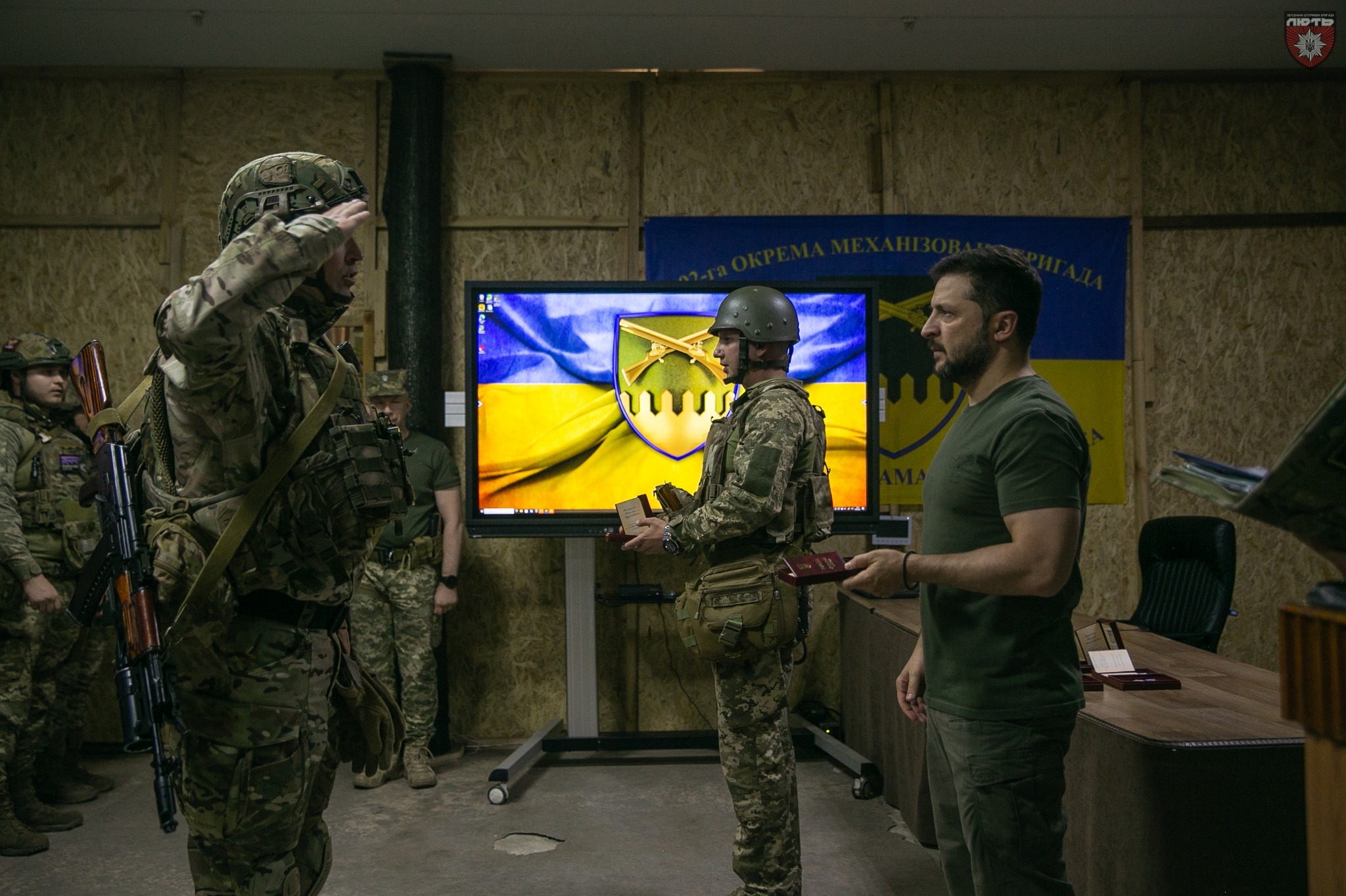 Врятував 5 побратимів: луганчанина-штурмовика нагороджено орденом "За мужність" III ступеня