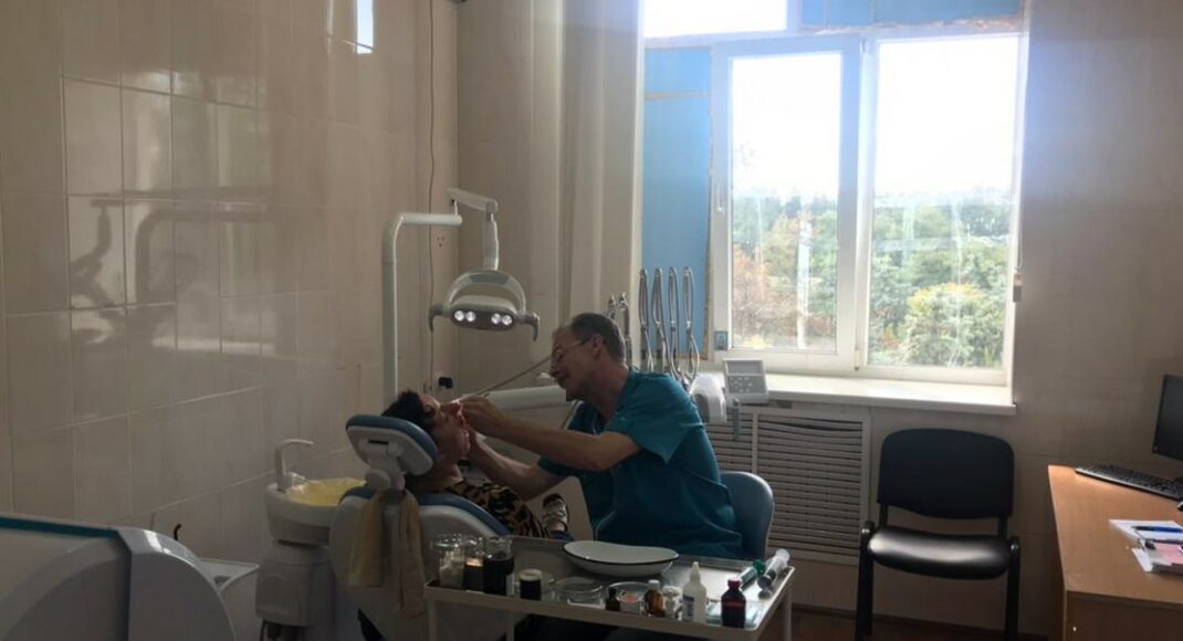 На Донетчине в Лимане принимают стоматолог и офтальмолог
