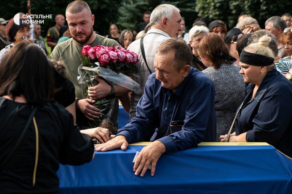 На Полтавщині попрощалися з пілотами, які загинули під час виконання бойового завдання