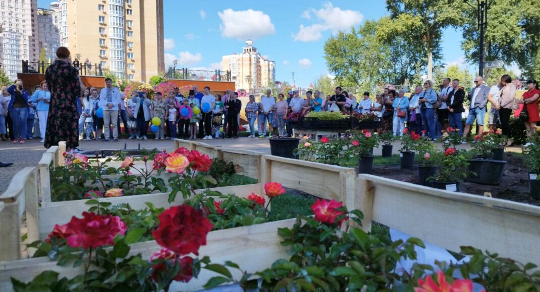 У Києві та Полтаві на честь дня міста Бахмута висадили троянди (фото)