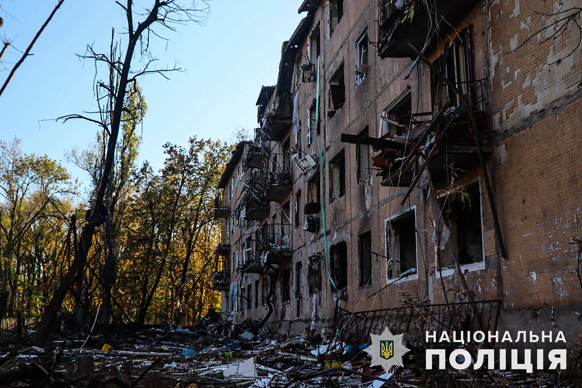 В Авдіївці поліцейський екіпаж евакуював 7 людей і їхніх домашніх улюбленців