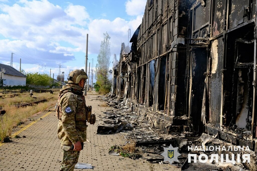 Поліцейські евакуювали подружжя з прифронтового Ласточкиного Донецької області