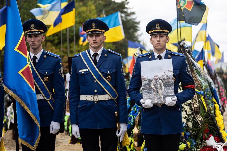 Нацгвардія віддала шану та провела в останню путь полковника Андрія Приймаченка, який тримав оборону Донеччини та Луганщини