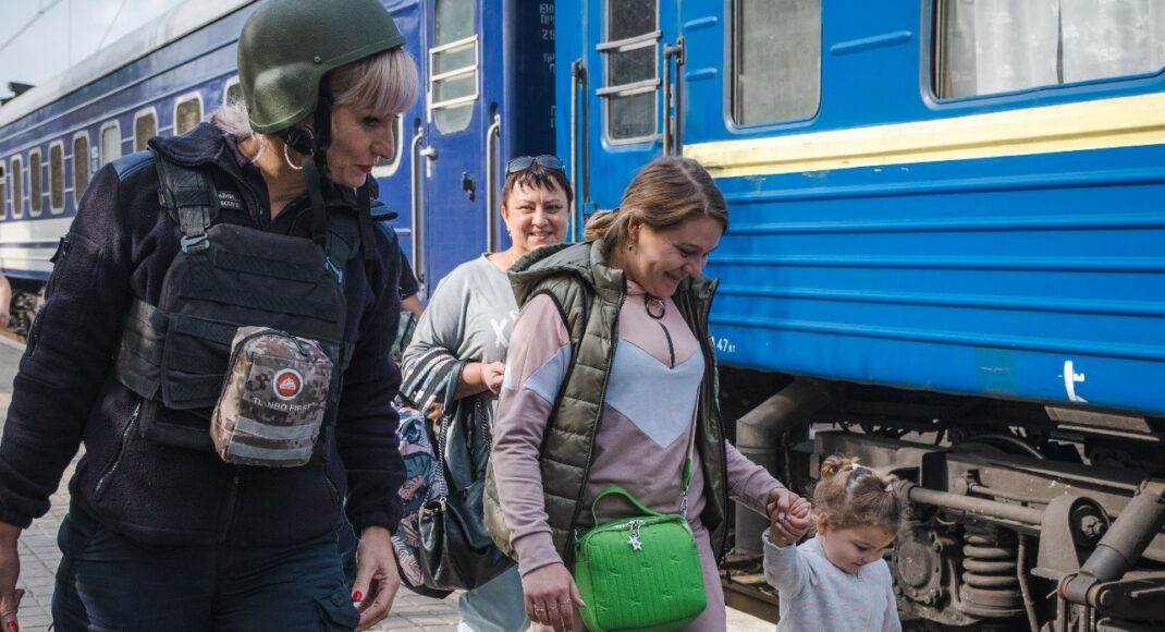 З Донеччини рятувальники допомогли евакуювати ще 16 дітей, — ДСНС