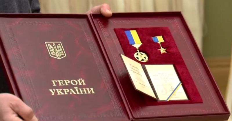 Рідні загиблого на Донеччині матроса звернулися до Президента щодо надання Євгену Плаксію Героя України посмертно