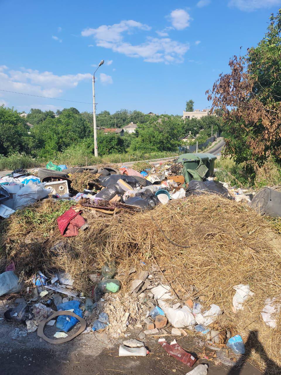 Загарбники будують на окупованих територіях сміттєзвалища для завозу відходів з росії