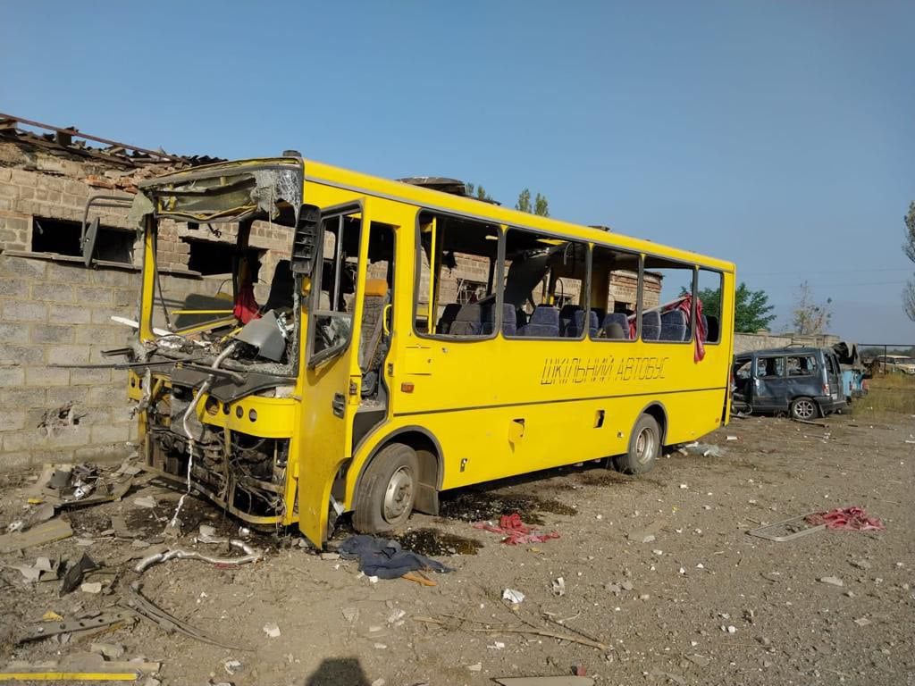 На Донеччині росіяни скинули керовану авіабомбу на Іллінівську громаду — поранено 3 людини, — ОВА