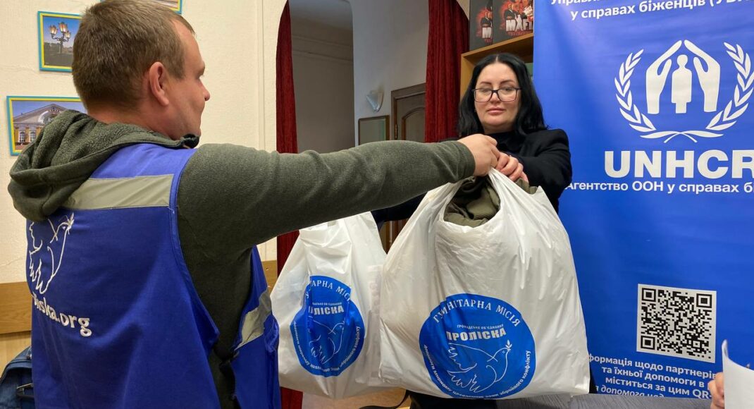 Одяг для переселенців видають у хабах Донеччини