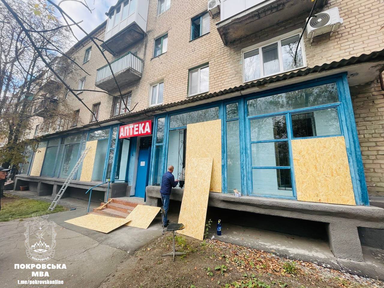 19 будинків, які постраждали від ракетного удару рф у Покровську, ремонтують комунальники