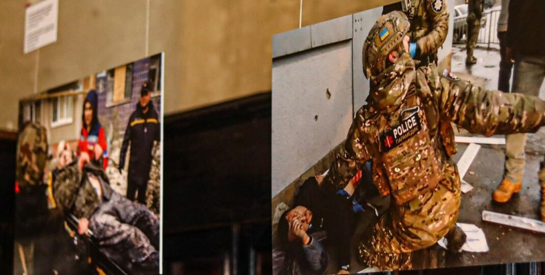 В Днепре открыли фотовыставку, посвященную работе полицейских Донецкой области