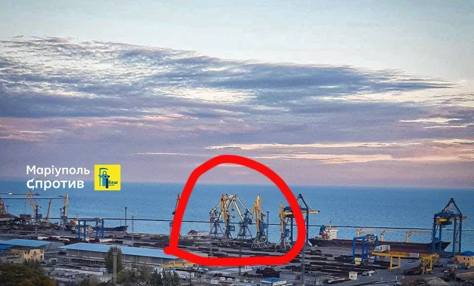Черговий балкер росіян зайшов у порт окупованого Маріуполя, — Андрющенко