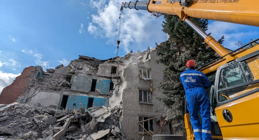 Обстріл Слов'янська: під завалами можуть бути люди