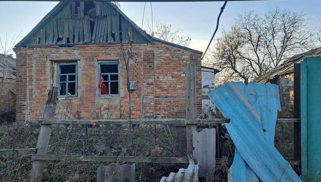 Росіяни обстріляли кілька громад Донеччини, є руйнування житлового сектору