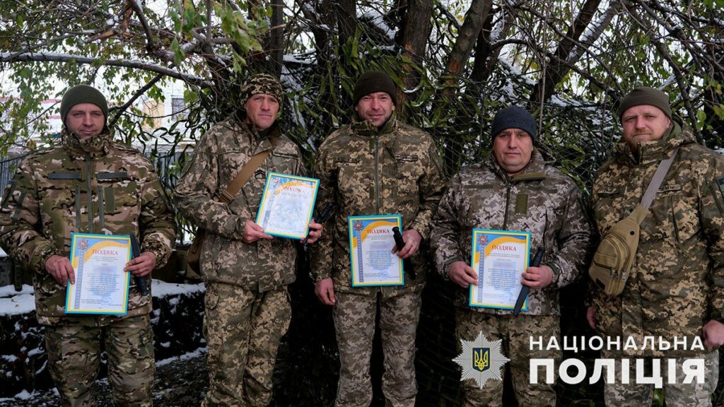 На передовій біля Авдіївки військові та поліція врятували людину, яка пробула під завалами 6 днів