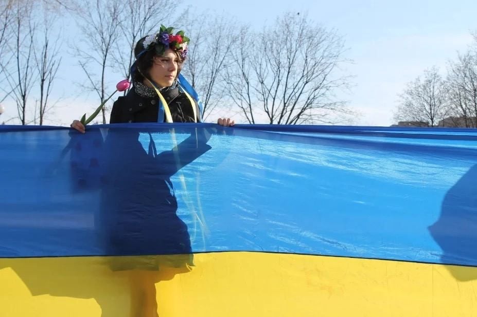 Юлія Красільникова під час мітингів у Луганську