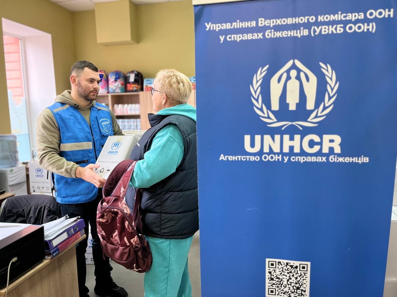 Переселенці з Маріуполя отримали набори гігієни у Дніпрі