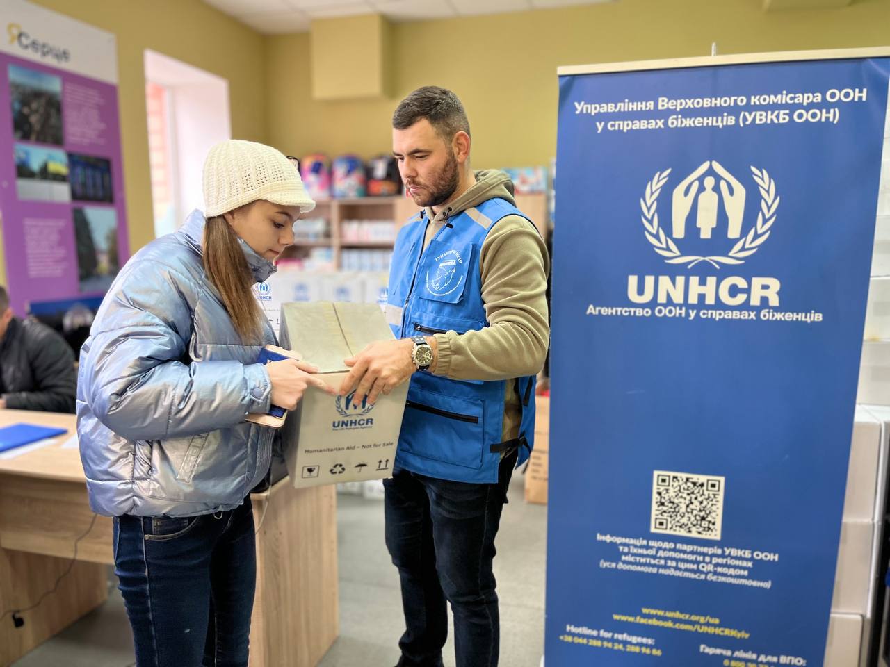 Переселенці з Маріуполя отримали набори гігієни у Дніпрі