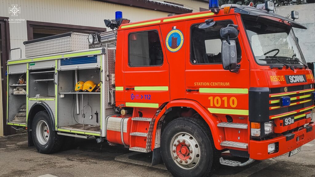 Благодійний фонд зі Швеції передав рятувальникам Дружківки пожежний автомобіль (фото)