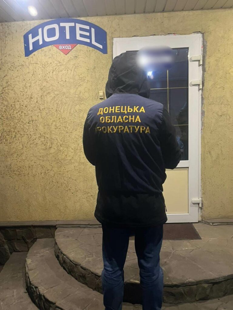 На Донеччині правоохоронці викрили бордель із "касою" 150 тисяч гривень (фото)