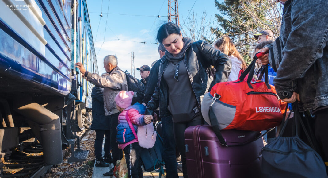 З Донеччини евакуювали ще 12 дітей