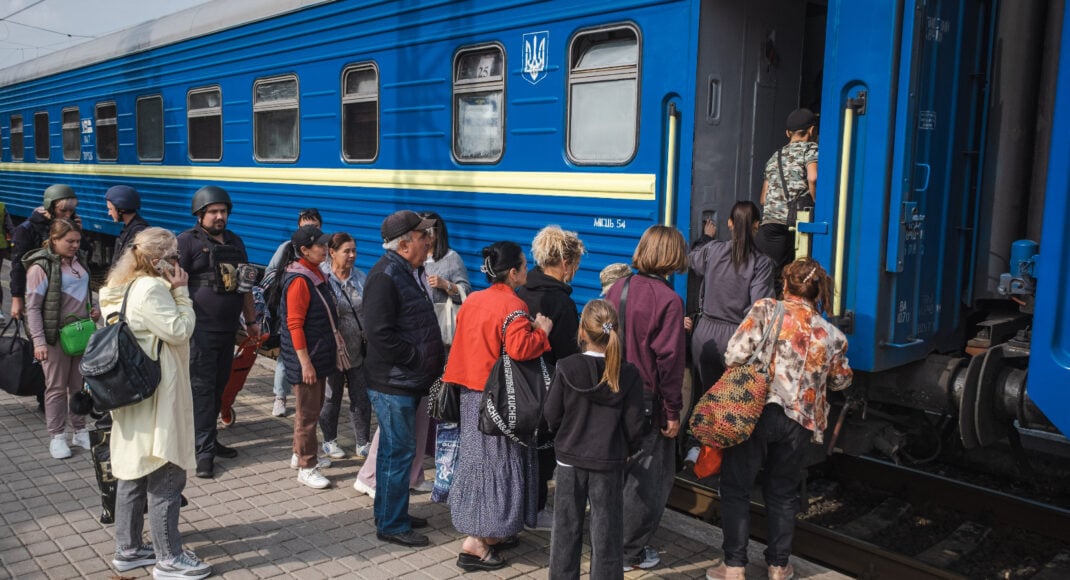 Майже 100 тис. мешканців Донеччини виїхали з серпня 2022 року в рамках обов'язкової евакуації