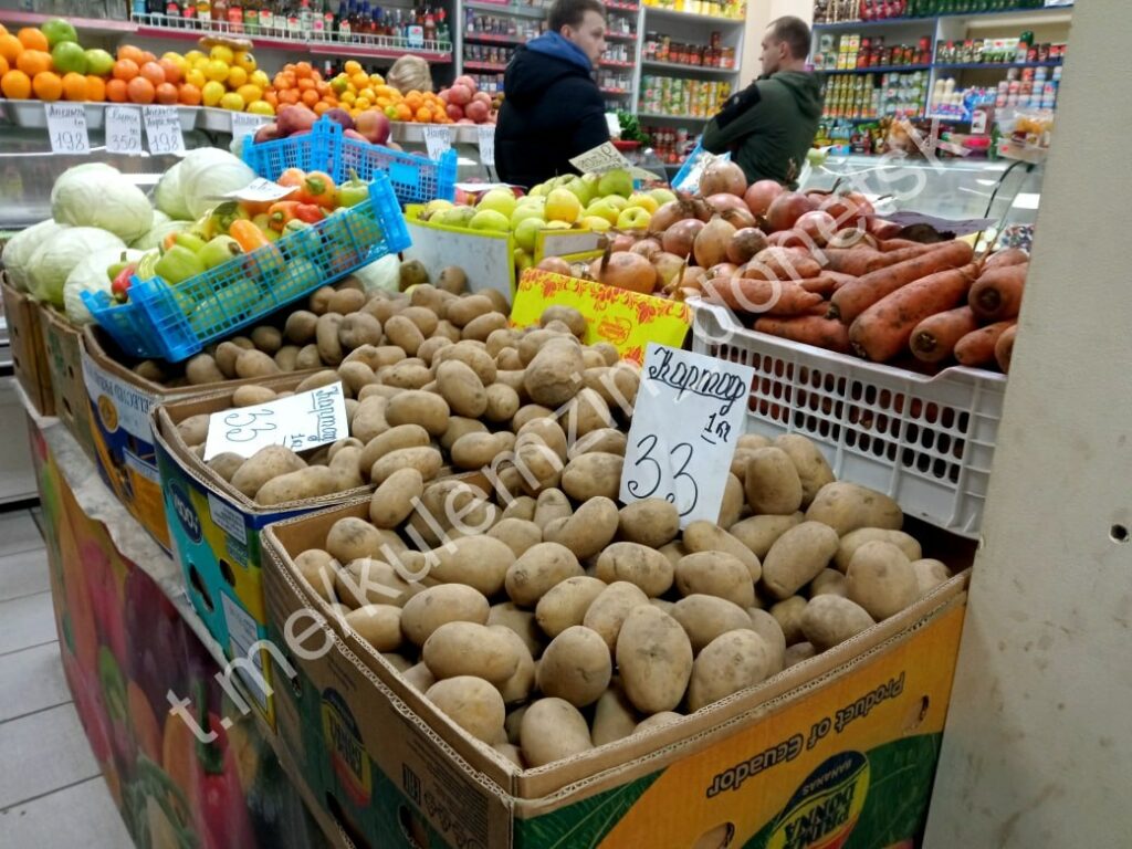 В окупованому Донецьку "комісії" загарбників виявили порушення встановлення цін в продуктових магазинах (фото)
