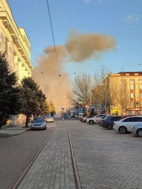 В центрі окупованого Донецька повідомляють про вибухи