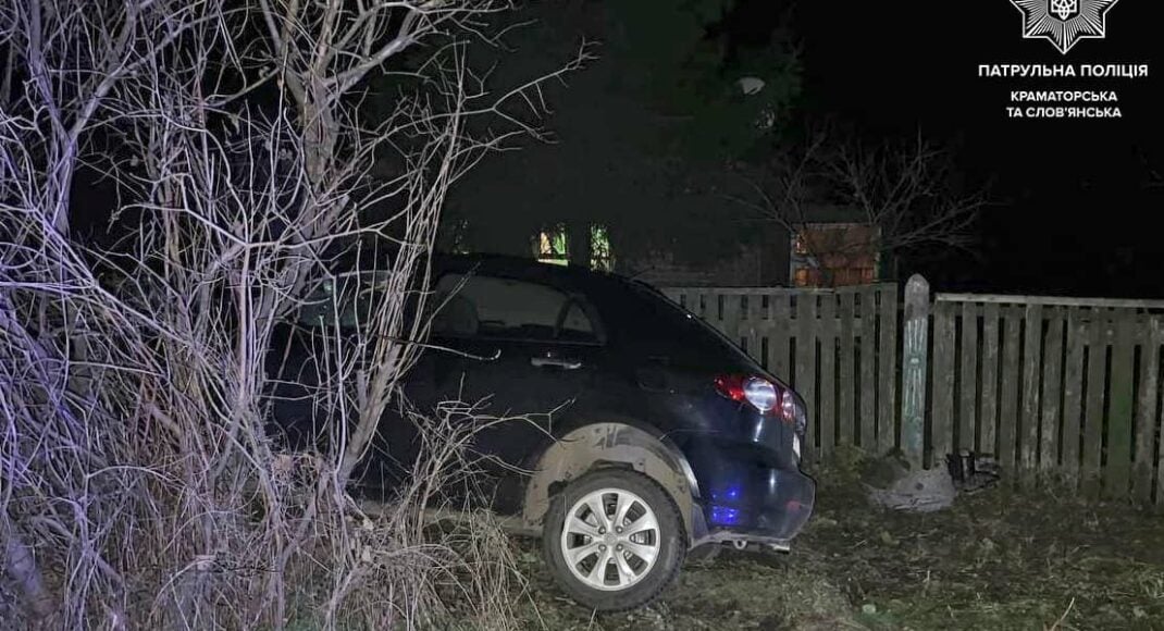 В Краматорске водитель с признаками опьянения не справился с управлением и "влетел" в столб