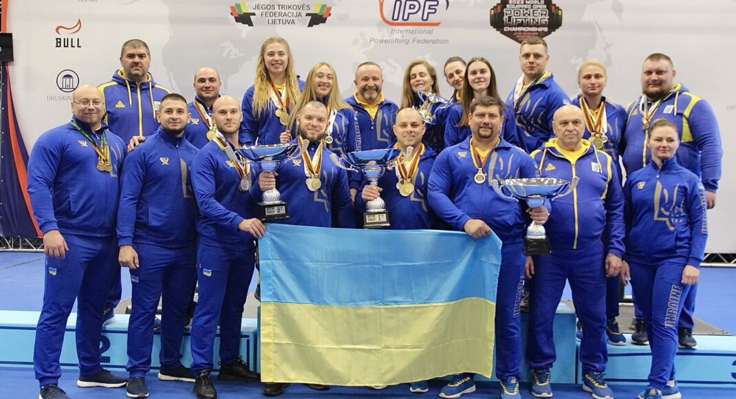 Спортсмены из Краматорска взяли "золото" на чемпионате мира по пауэрлифтингу