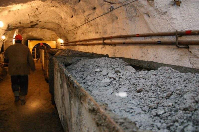 Захватчики снова передают шахты на оккупированной Луганщине своему "инвестору"