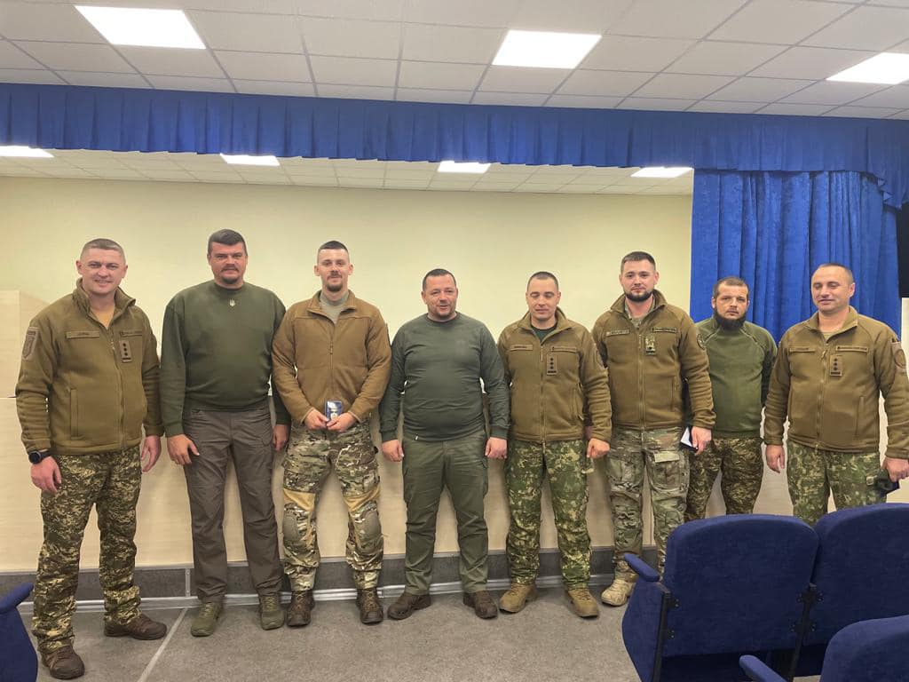 Голова Луганської ОВА нагородив нацгвардійців відзнаками "Захиснику Луганщини"