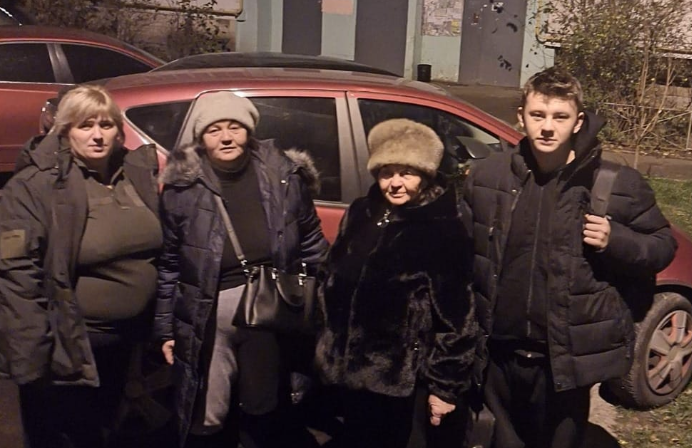 Із окупованої Луганщини допомогли евакуюватися родині загиблого захисника України