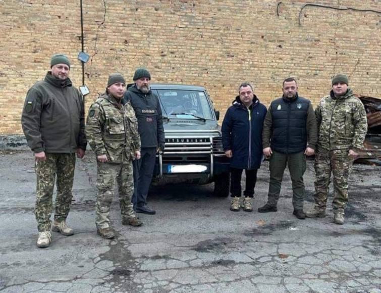 Луганская ОВА передала автомобиль с медицинским оборудованием нацгвардейцам, которые защищали Рубежное