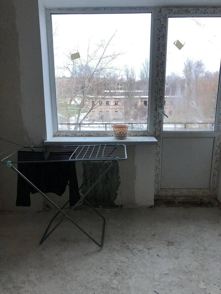Загарбники в окупованому "Маріуполі встановили в квартирах "невидимі" батареї (фото)