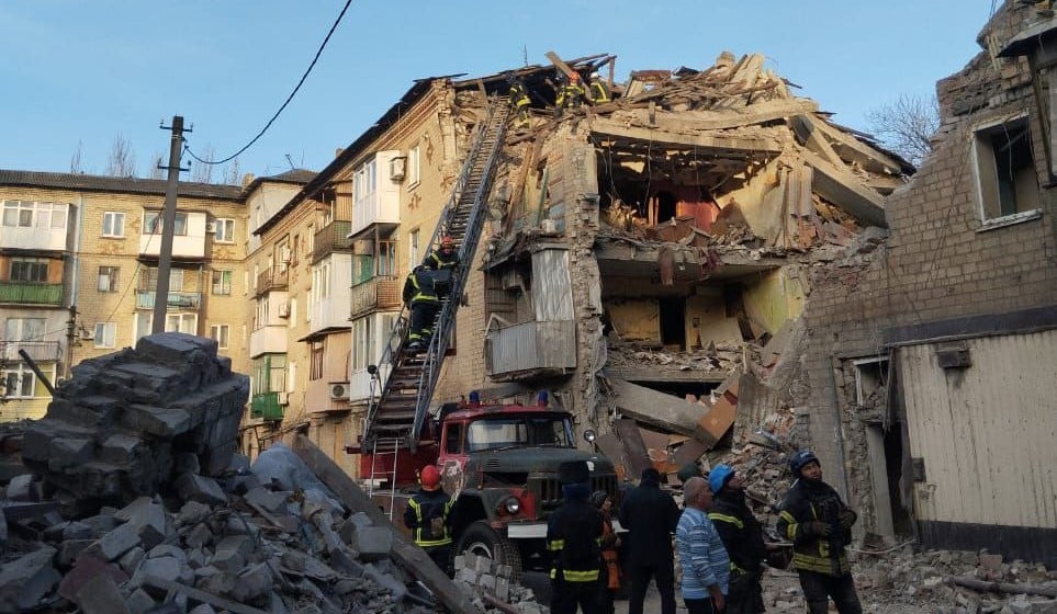 Обстрел Селидово: 4 человека считаются пропавшими без вести под завалами
