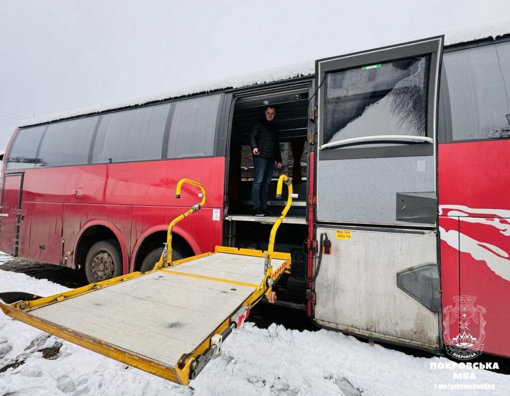 Покровськ отримав сучасний автобус в подарунок від Швеції (фото)