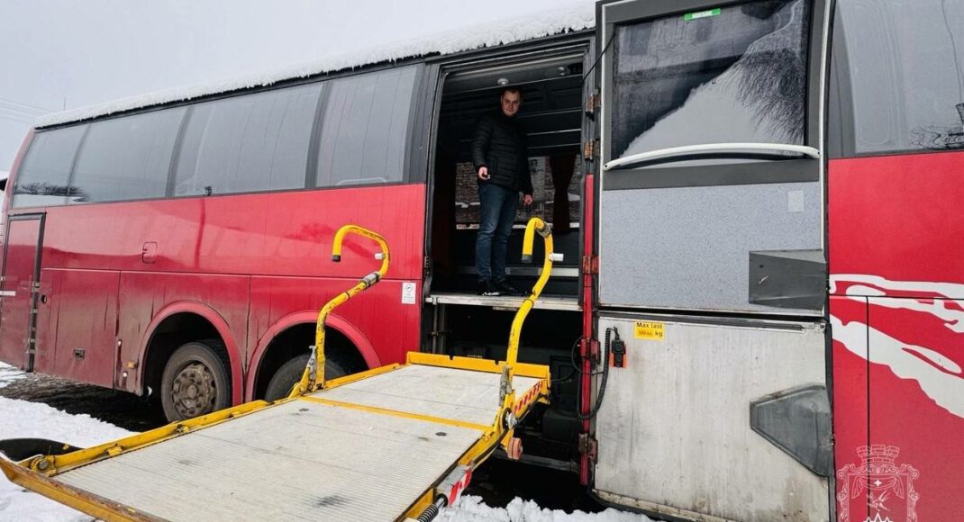 Покровск получил современный автобус в подарок от Швеции (фото)