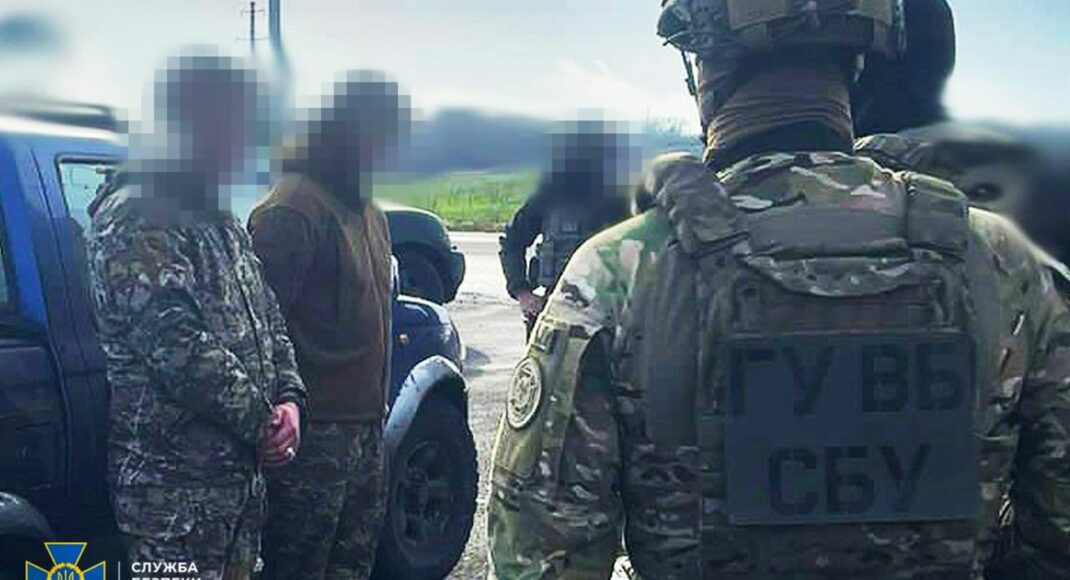 СБУ затримала на Донеччині двох військових, які хотіли збути криміналітету російську зброю