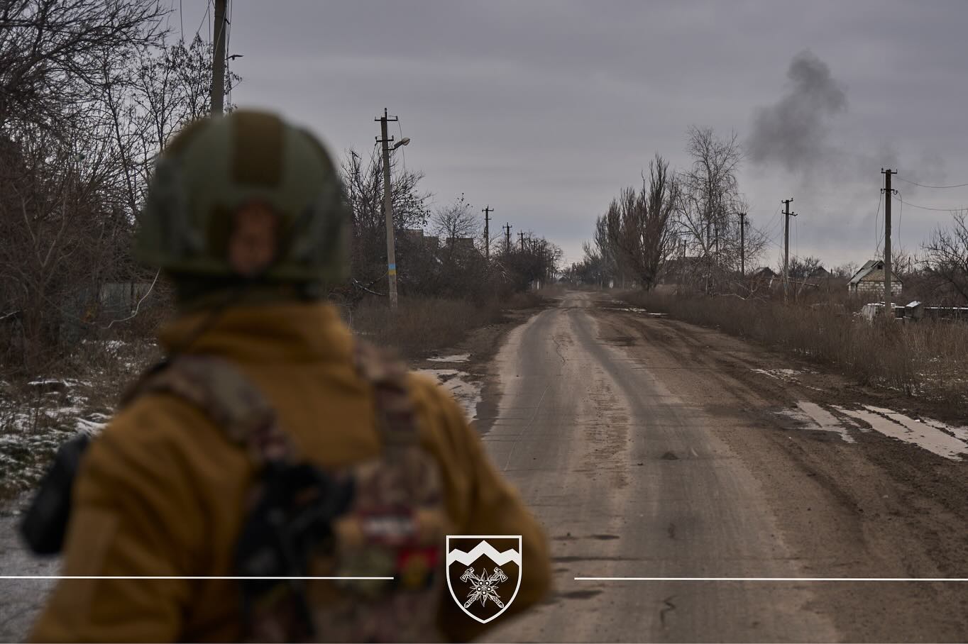 Під Соледаром ворожий дрон спалив волонтерський бус