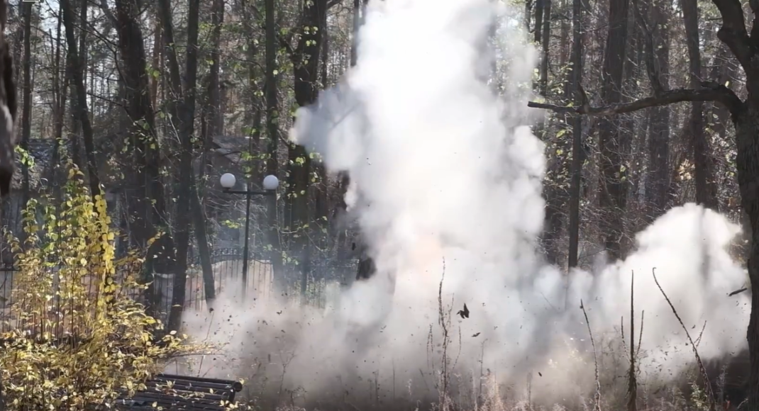 У деокупованому Святогірську піротехніки виявили протипіхотні міни ПФМ-1 (відео)