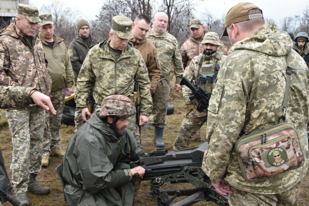 Сирський відвідав українських захисників на Бахмутському та Лиманському напрямках