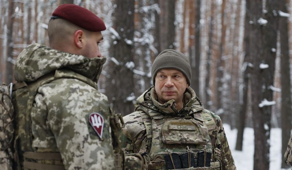 Сырский посетил украинских бойцов на Купянском и Бахмутском направлениях