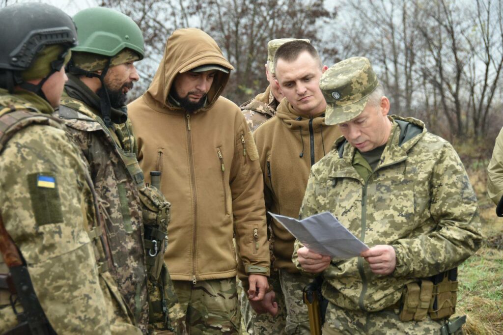 Сирський відвідав українських захисників на Бахмутському та Лиманському напрямках