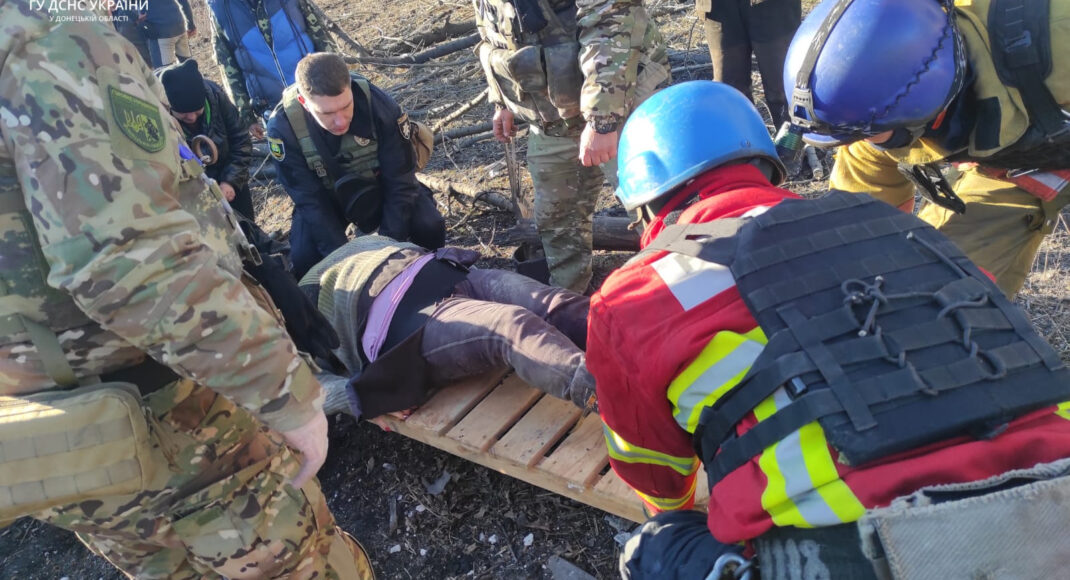 В Торецке из-под завалов на территории шахты спасли четырех человек, — ГСЧС (видео)
