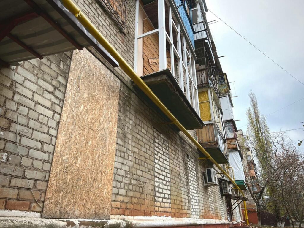 У Краматорську відновили газові мережі до пошкодженої російським обстрілом багатоповерхівки