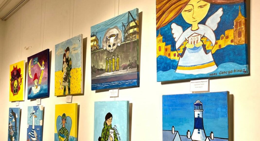 У Львові відкрили виставку картин маріупольців про майбутнє рідного міста