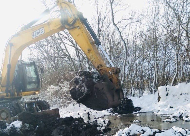 В Покровской громаде коммунальщики ликвидируют аварию на водоотводной сети