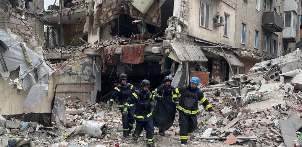 В Селидово спасатели обнаружили тело четвертого погибшего человека в результате ракетного удара