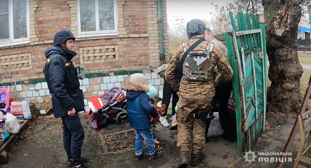 "Белые ангелы" эвакуировали пятерых детей из Щербиновки в Донецкой области