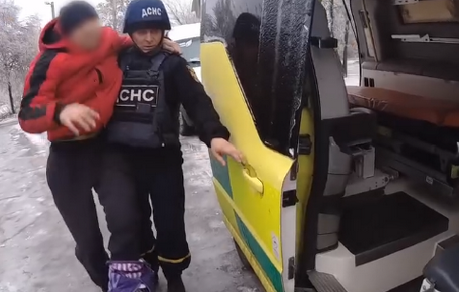 Спасатели эвакуировали 21 жителя с Авдеевского направления с начала декабря